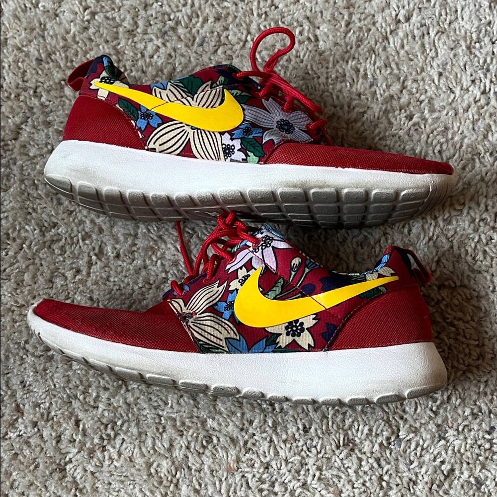 Nike Roshe One shoes